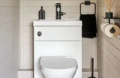 Fly Lodge Bathroom